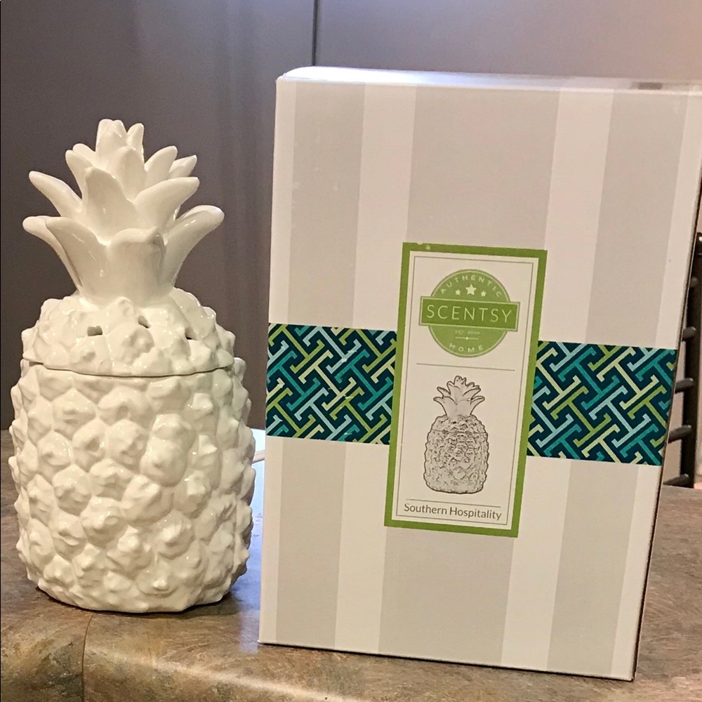 Scentsy warmer “Southern Hospitality” brand new